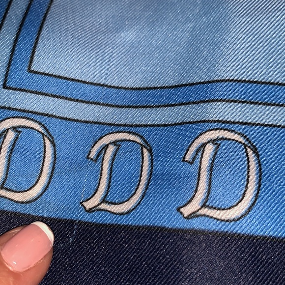 Scarf - Picture 5 of 5